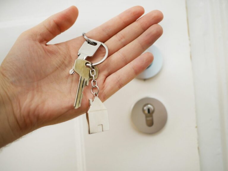 Maison moderne pour diagnostic immobilier professionnel